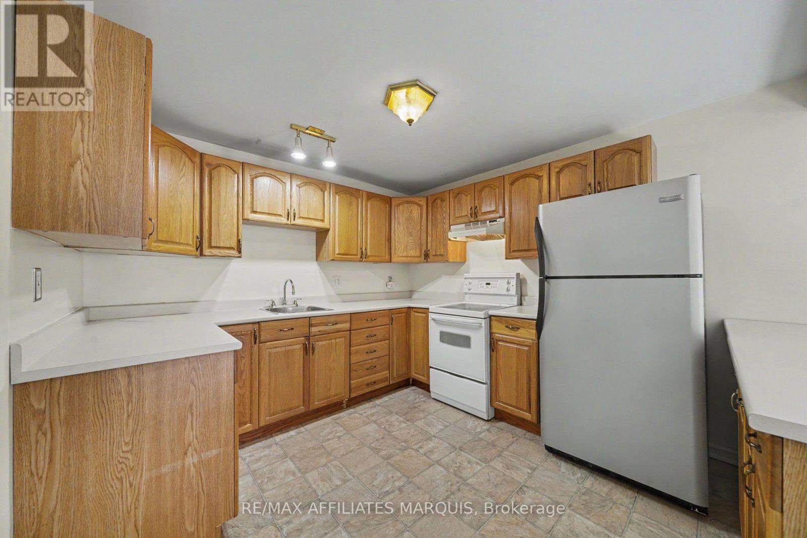 26 MARKET STREET N - 12