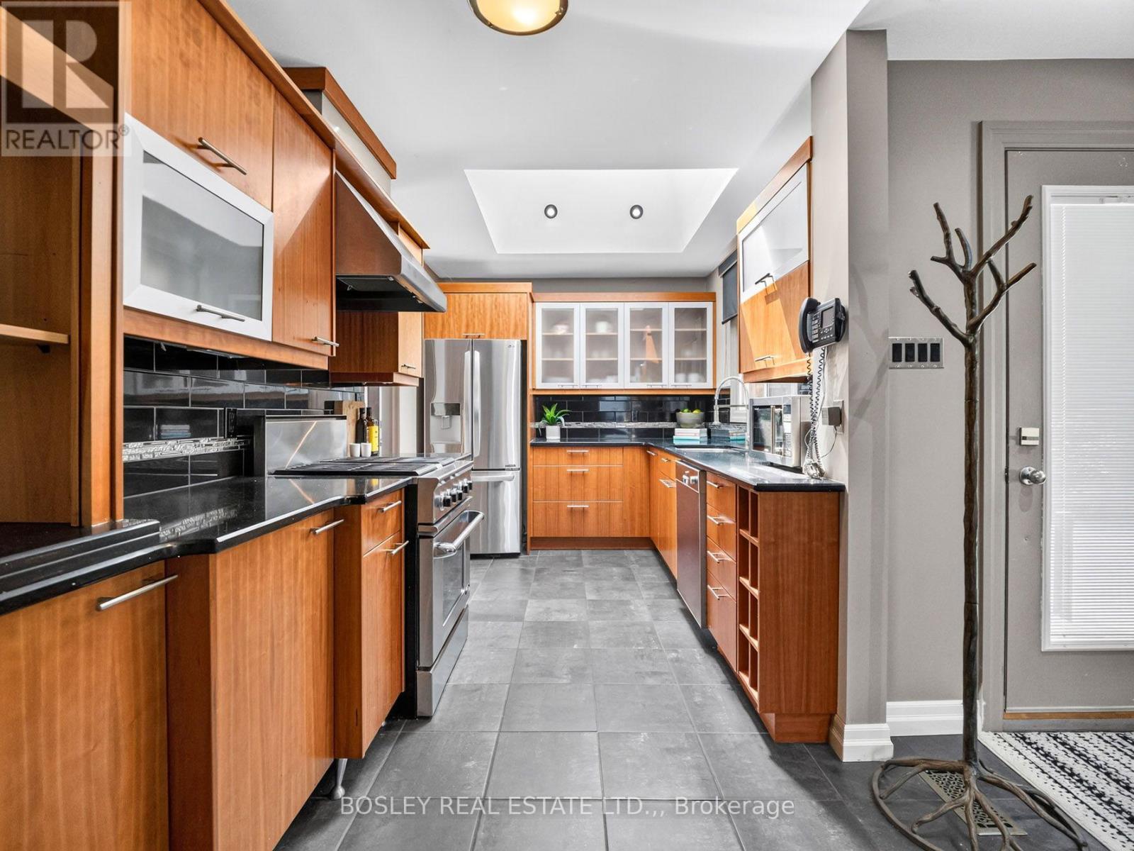 6 SAMUEL COURT - 11