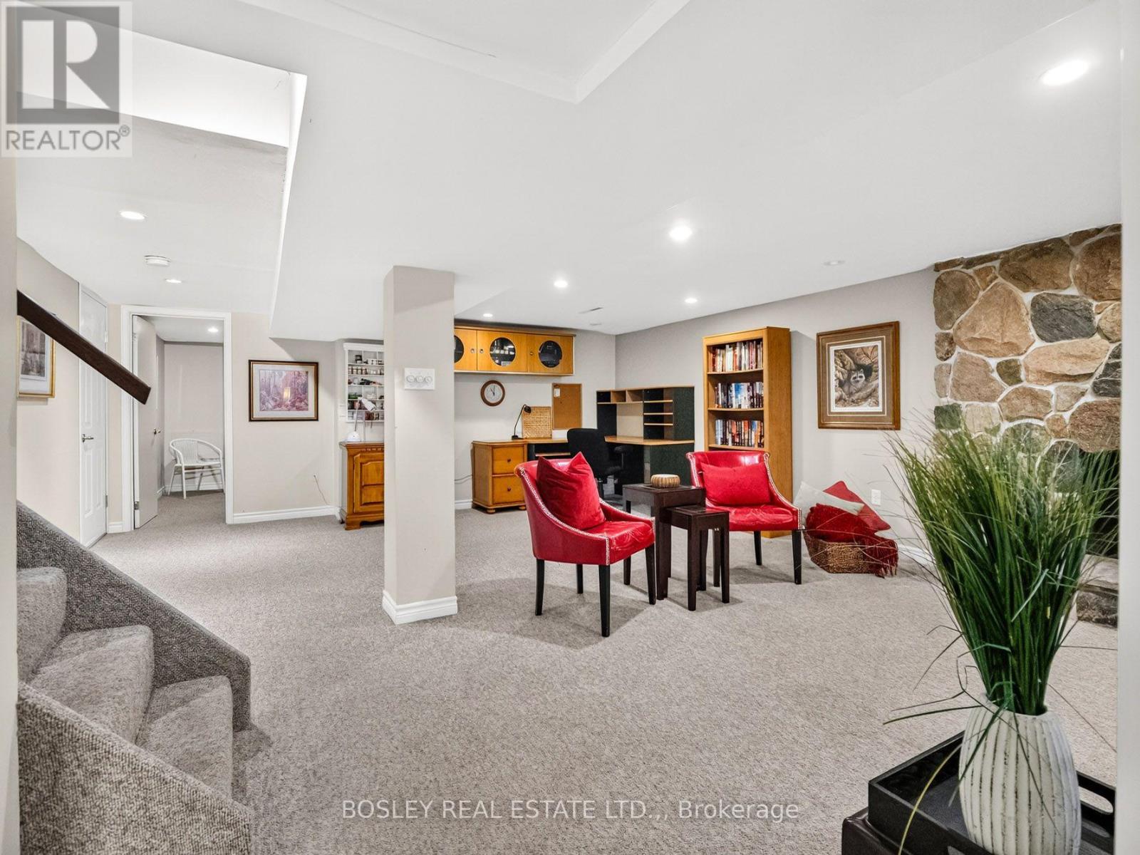 6 SAMUEL COURT - 32