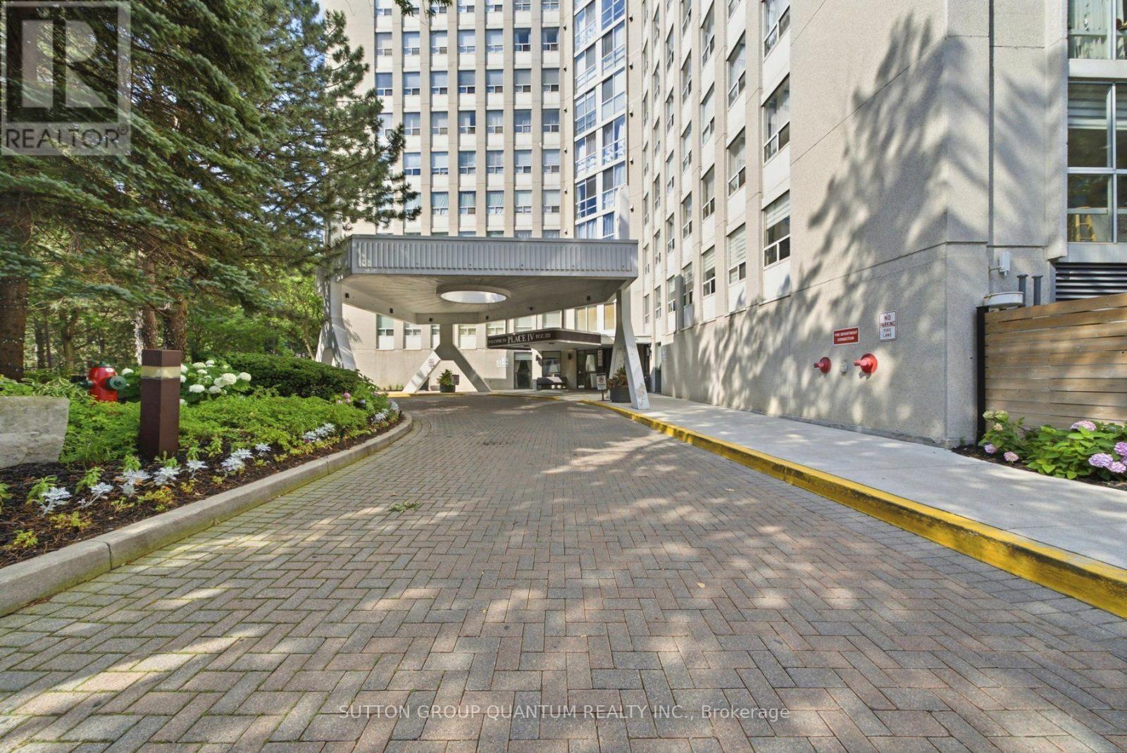 #304 3650 KANEFF CRESCENT - Image 3