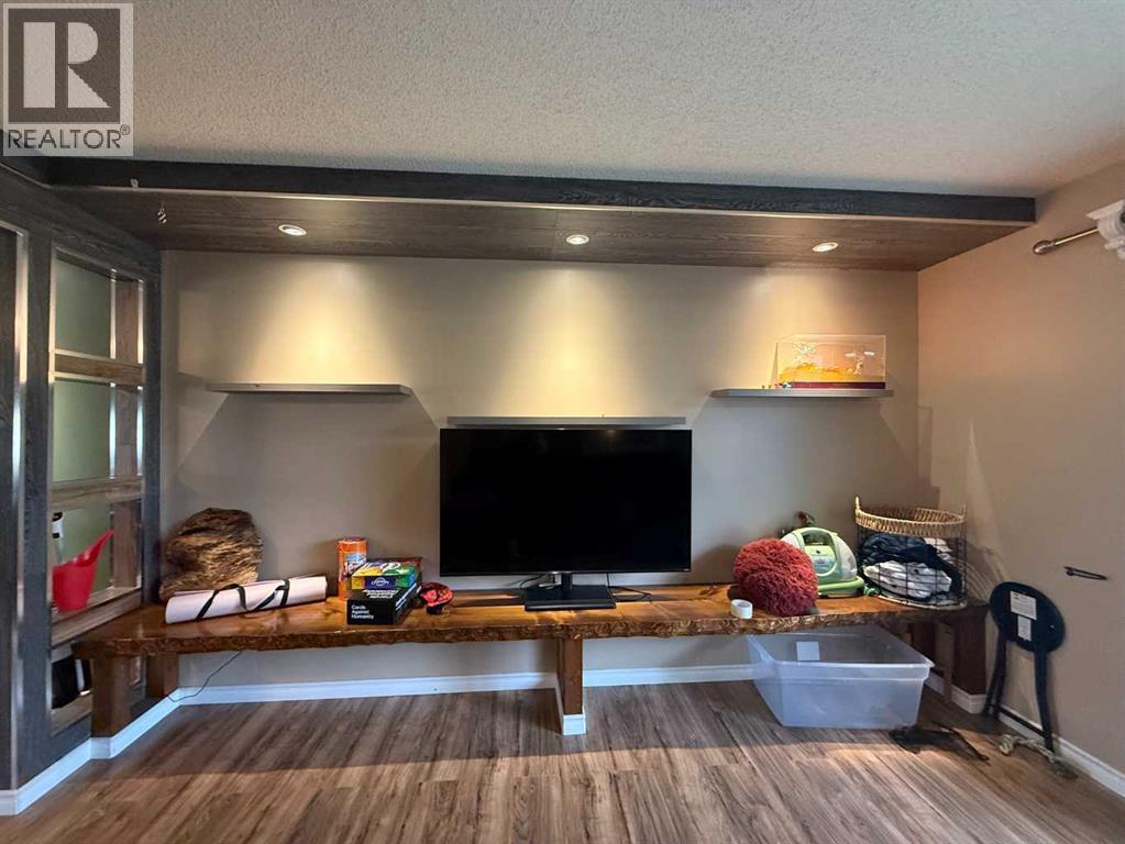 9913 72 Avenue - 10