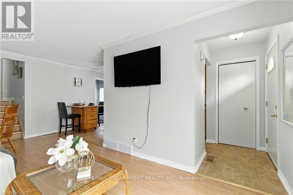 30 RAINBOW COURT - 6