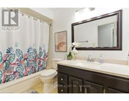 Bathroom - 30 Rainbow Court, Welland, ON L3C6R4 Photo 12