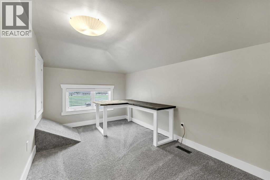 221 9 Street SW - Image 24