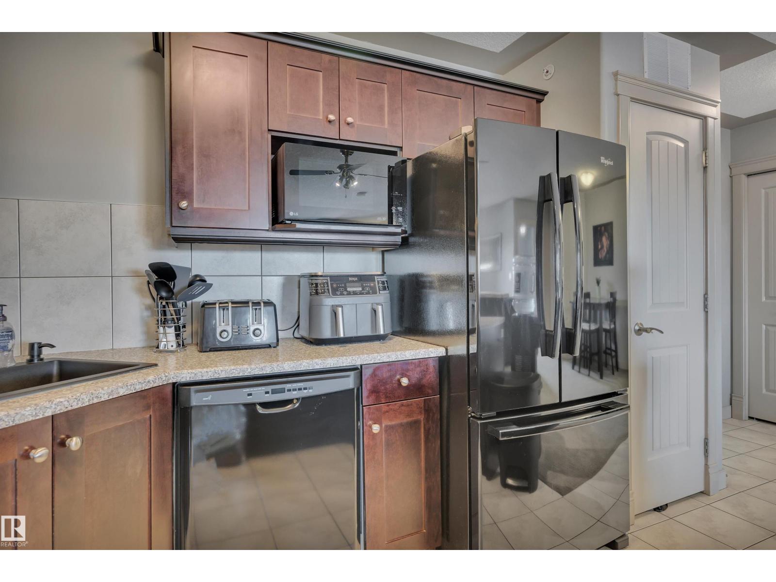 #411 4415 48 ST - 17