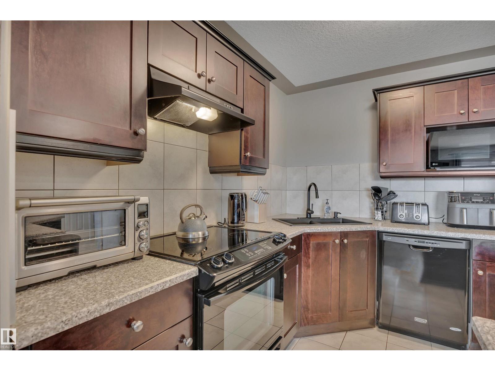#411 4415 48 ST - 15