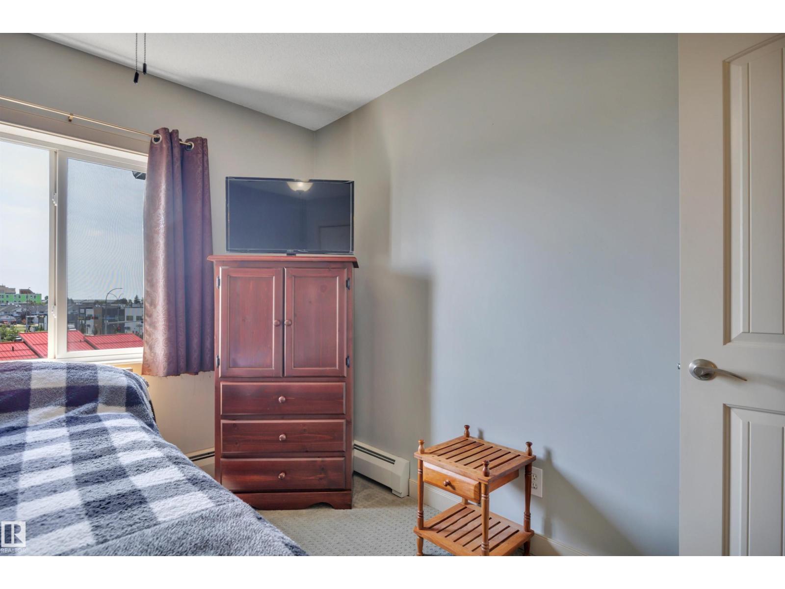 #411 4415 48 ST - 25