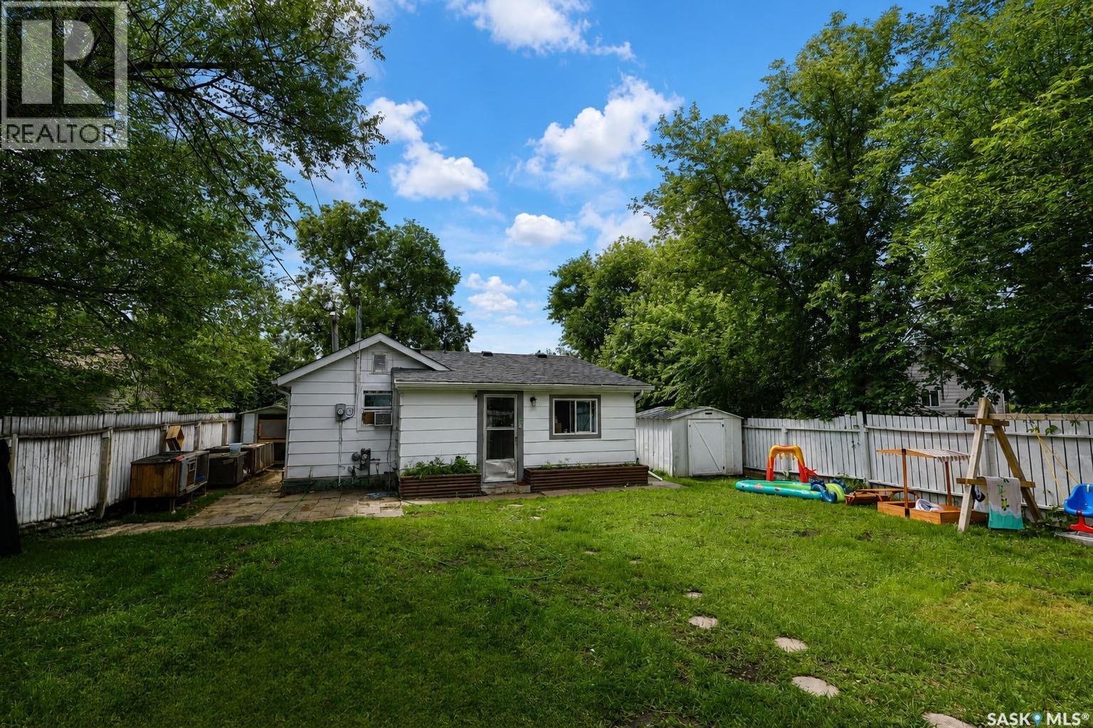748 5th STREET E - 12