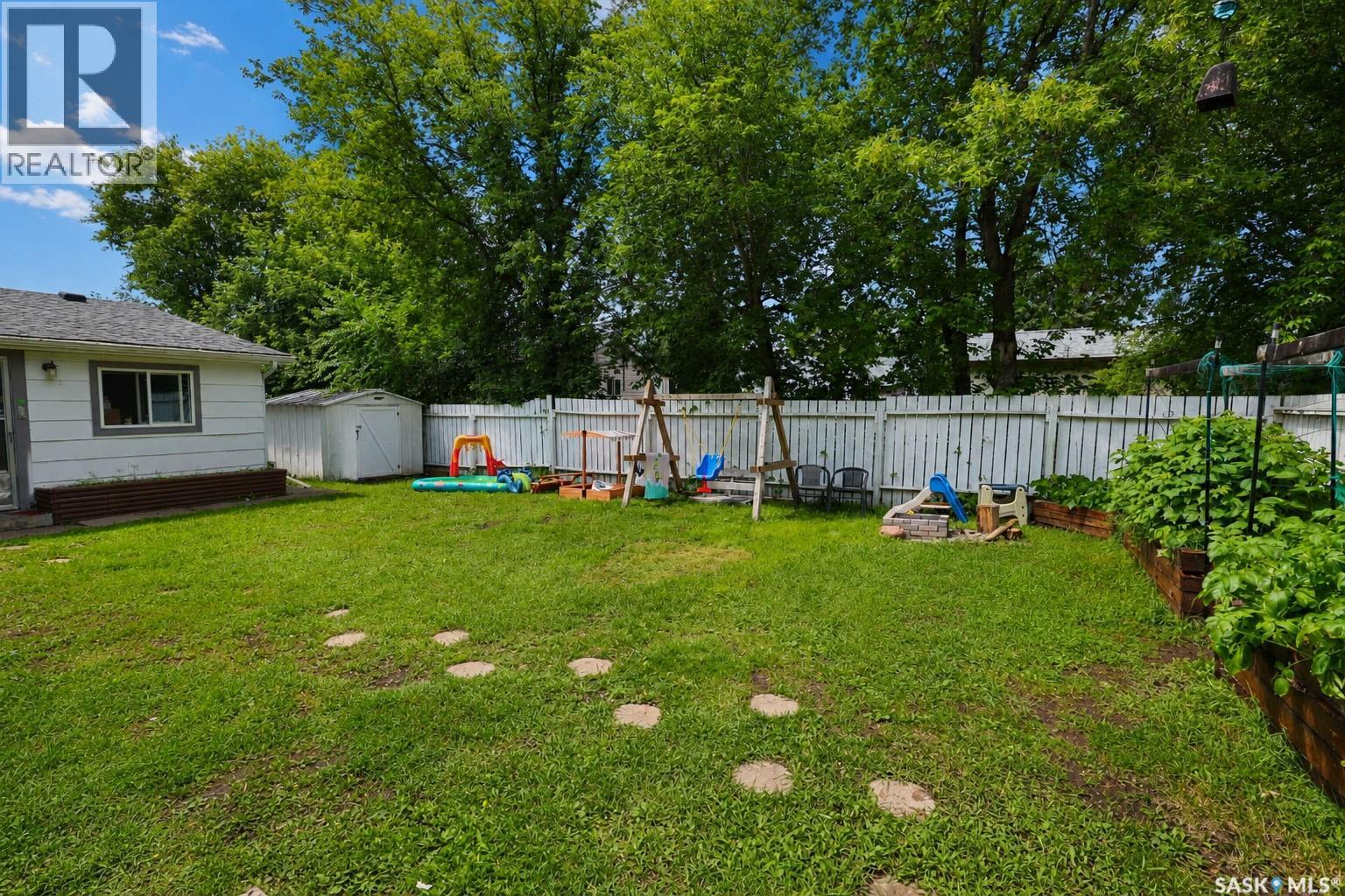 748 5th STREET E - 15
