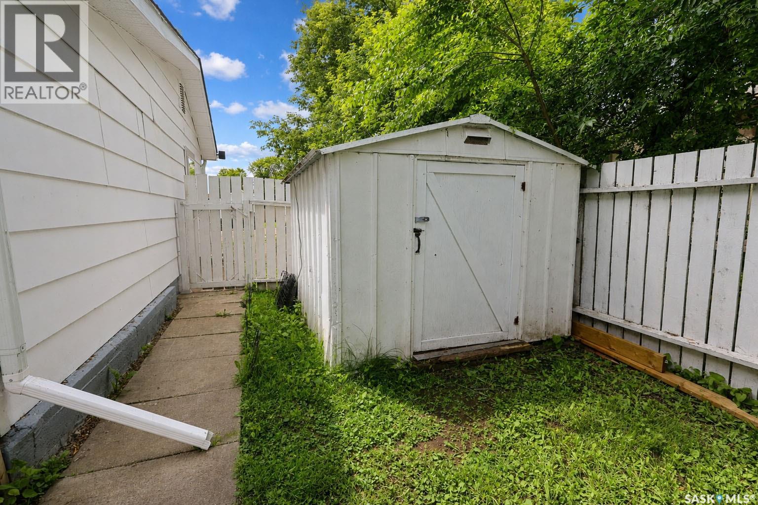 748 5th STREET E - 16