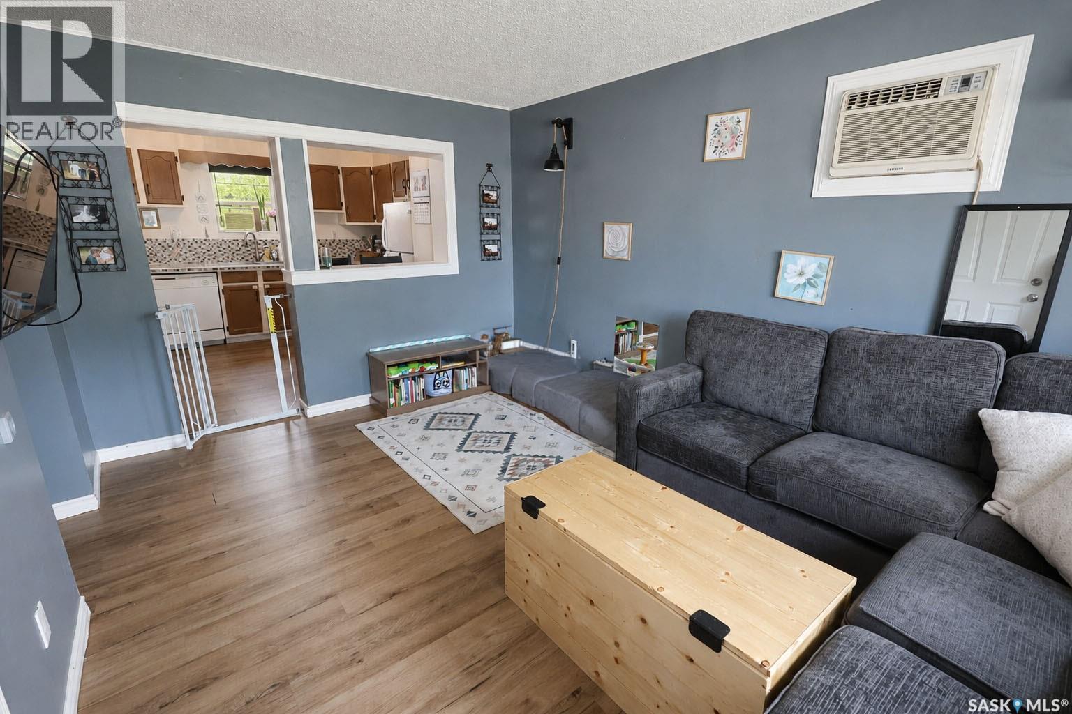 748 5th STREET E - 3