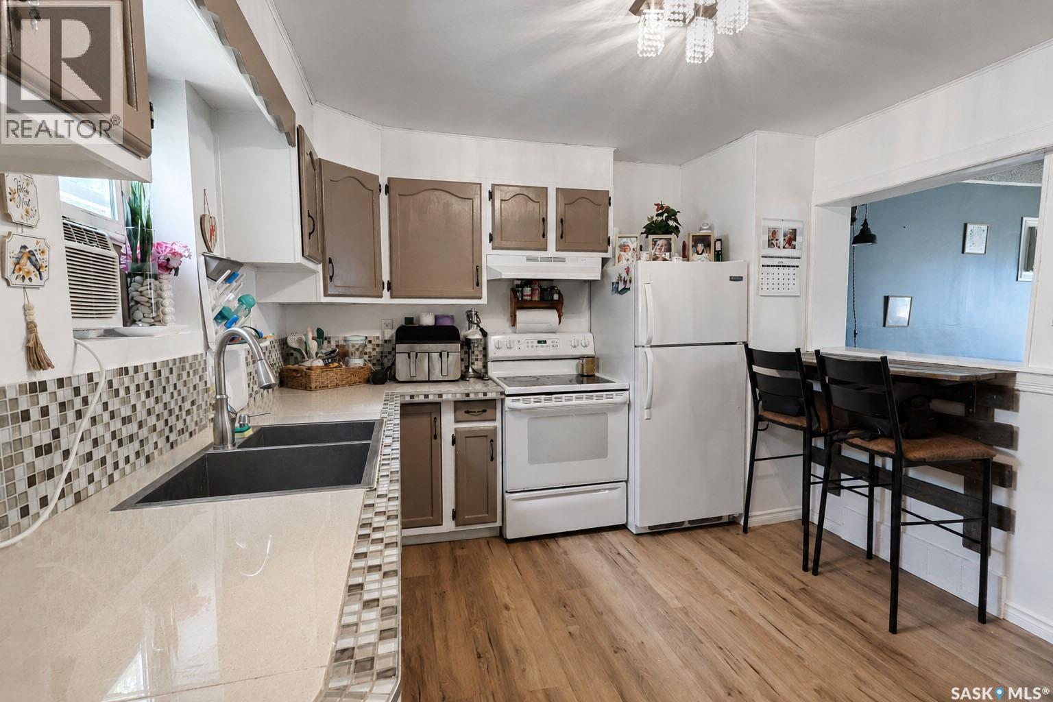 748 5th STREET E - 5