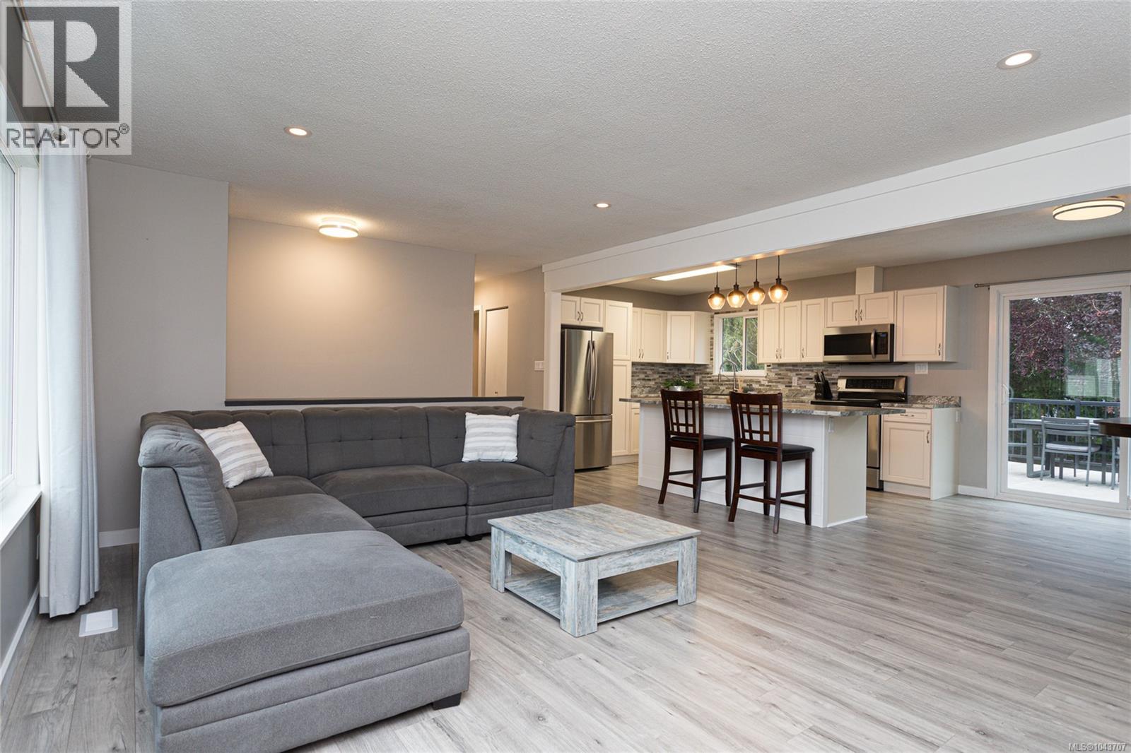 104 Pym St S - 14