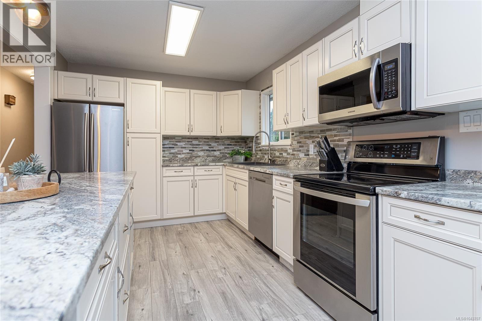 104 Pym St S, Parksville
