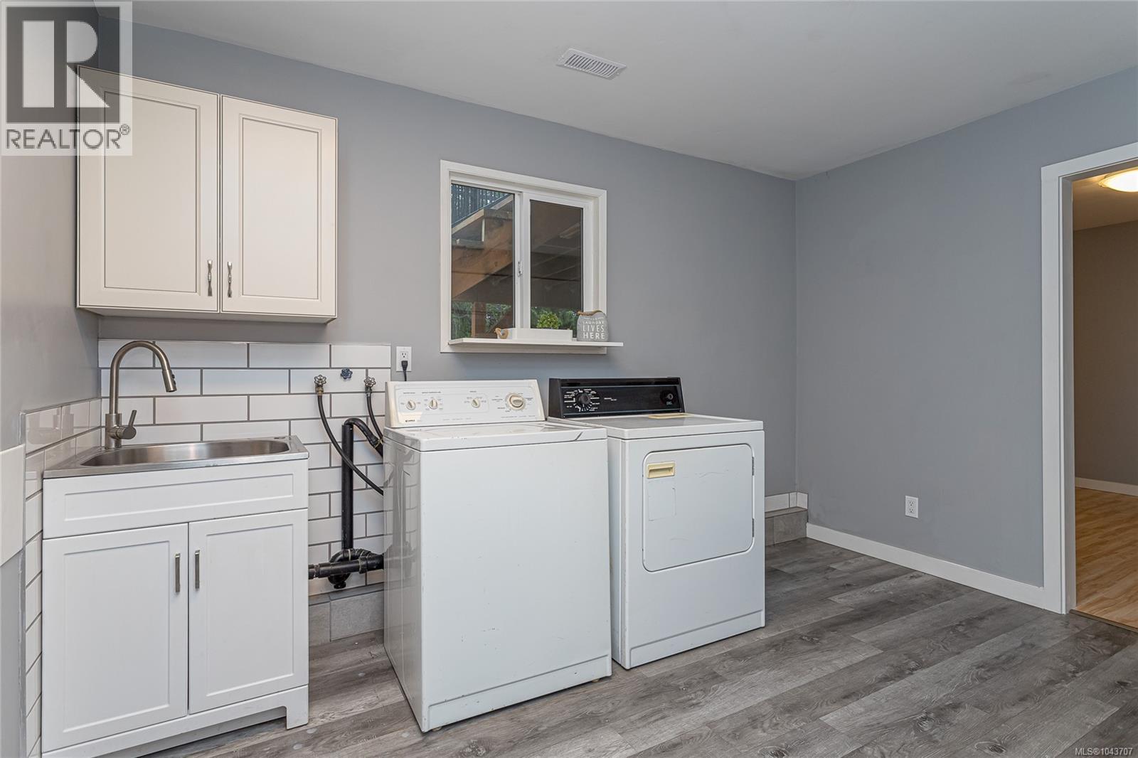104 Pym St S, Parksville