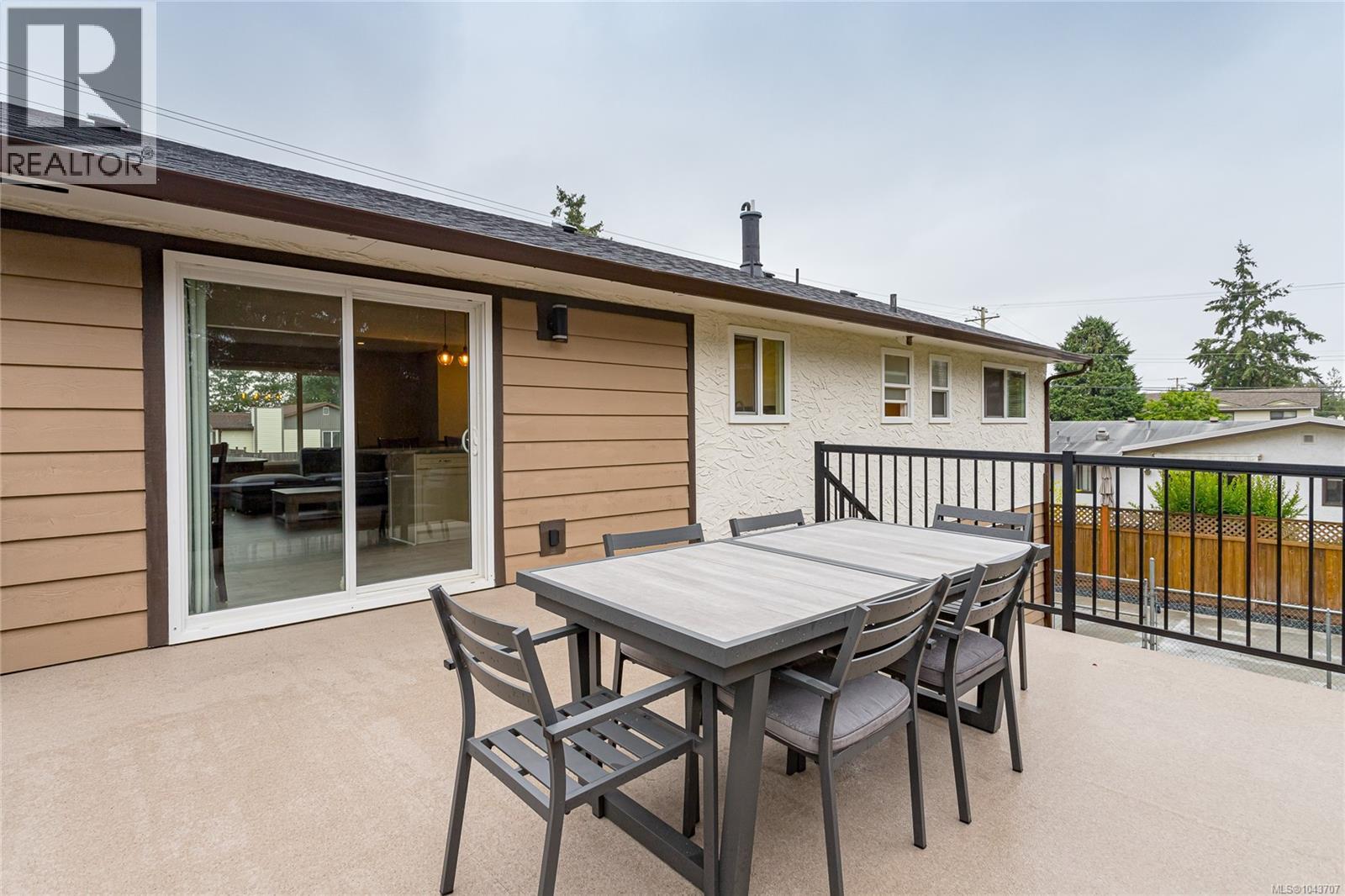 104 Pym St S, Parksville