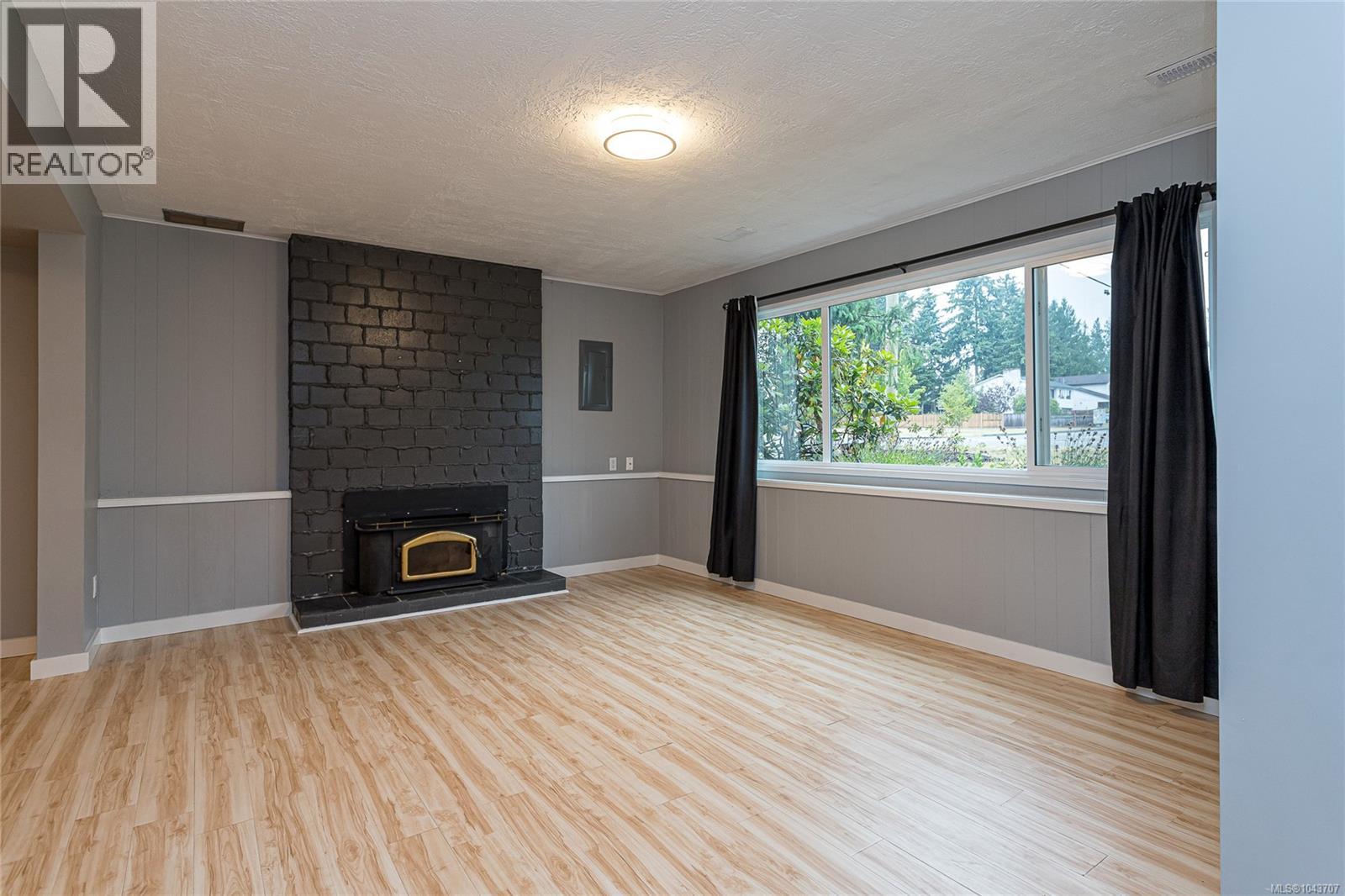 104 Pym St S, Parksville