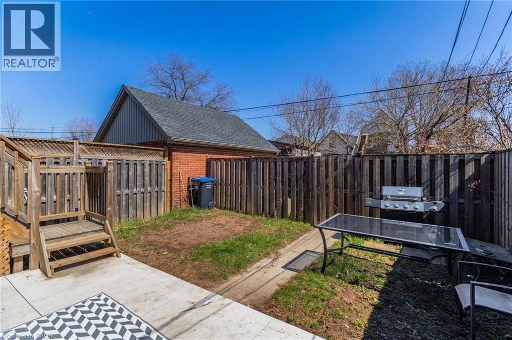 174 ROSSLYN Avenue N - 28