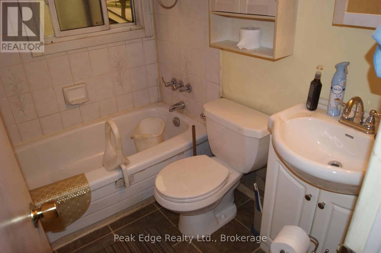338 COLBORNE STREET W - Image 14