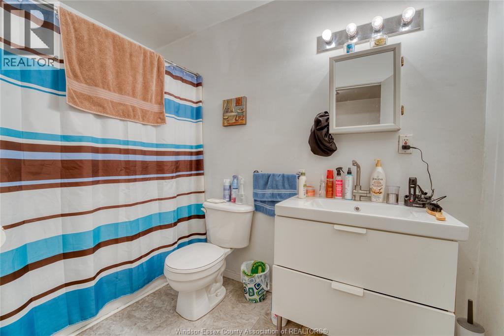 #34 1930 COLUMBIA COURT - 13