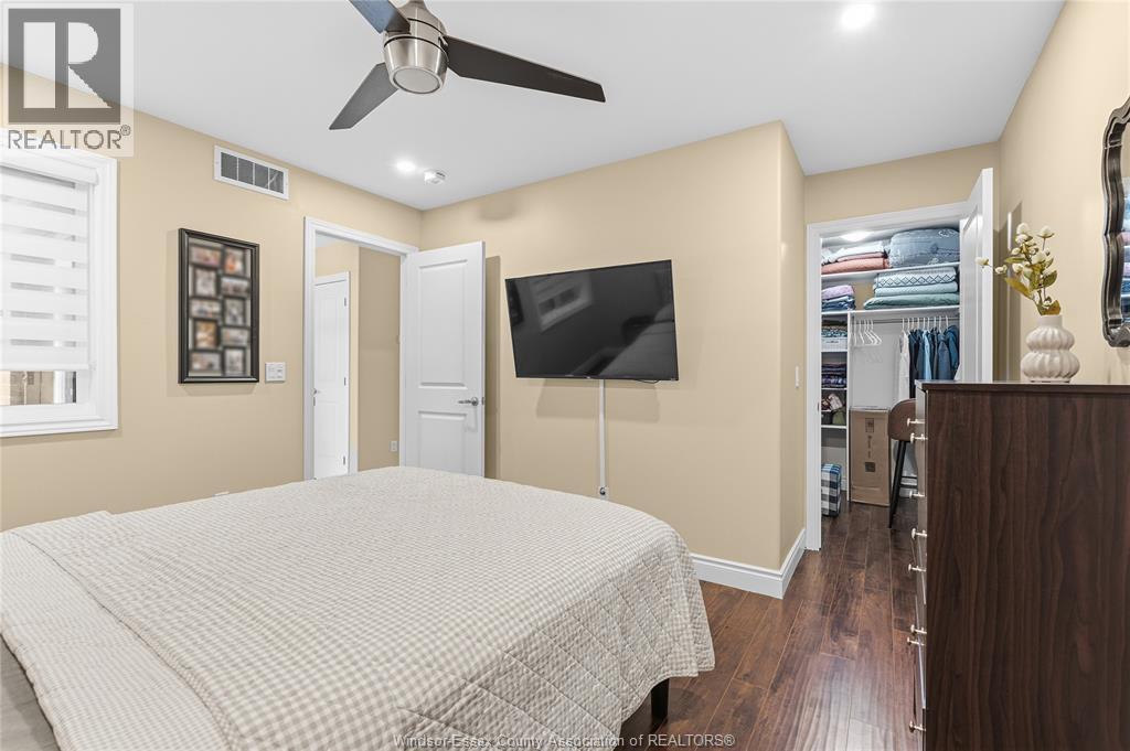 3556 HALLEE CRESCENT - 11
