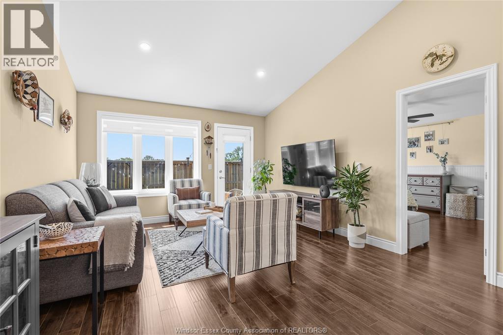 3556 HALLEE CRESCENT - 23