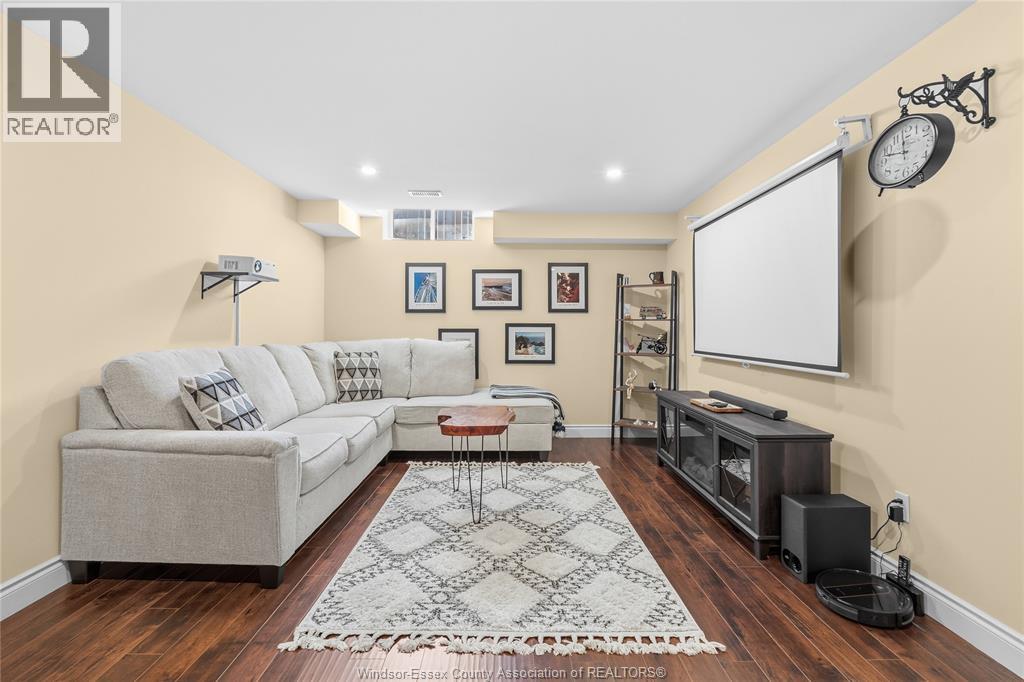 3556 HALLEE CRESCENT - 34