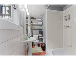 4pc Bathroom - 759 Glengarry Avenue, Windsor, ON N9A1R4 Photo 13