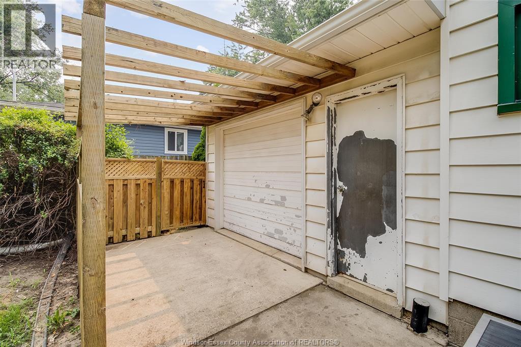 4065 WHITNEY - 37