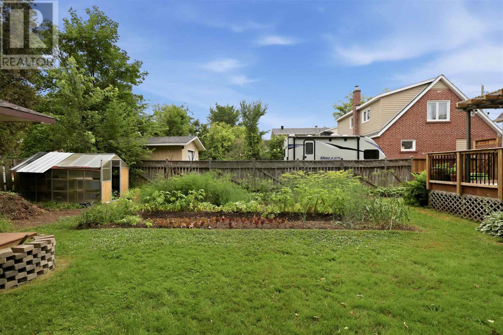 39 Coulson DR - 38