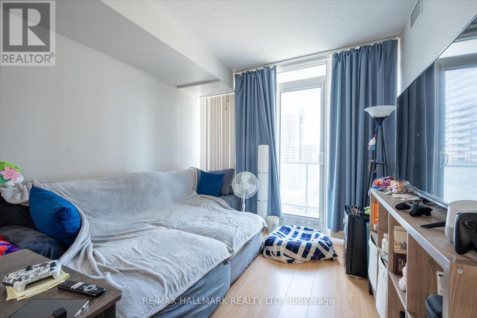 #2110 121 MCMAHON DRIVE - Image 17