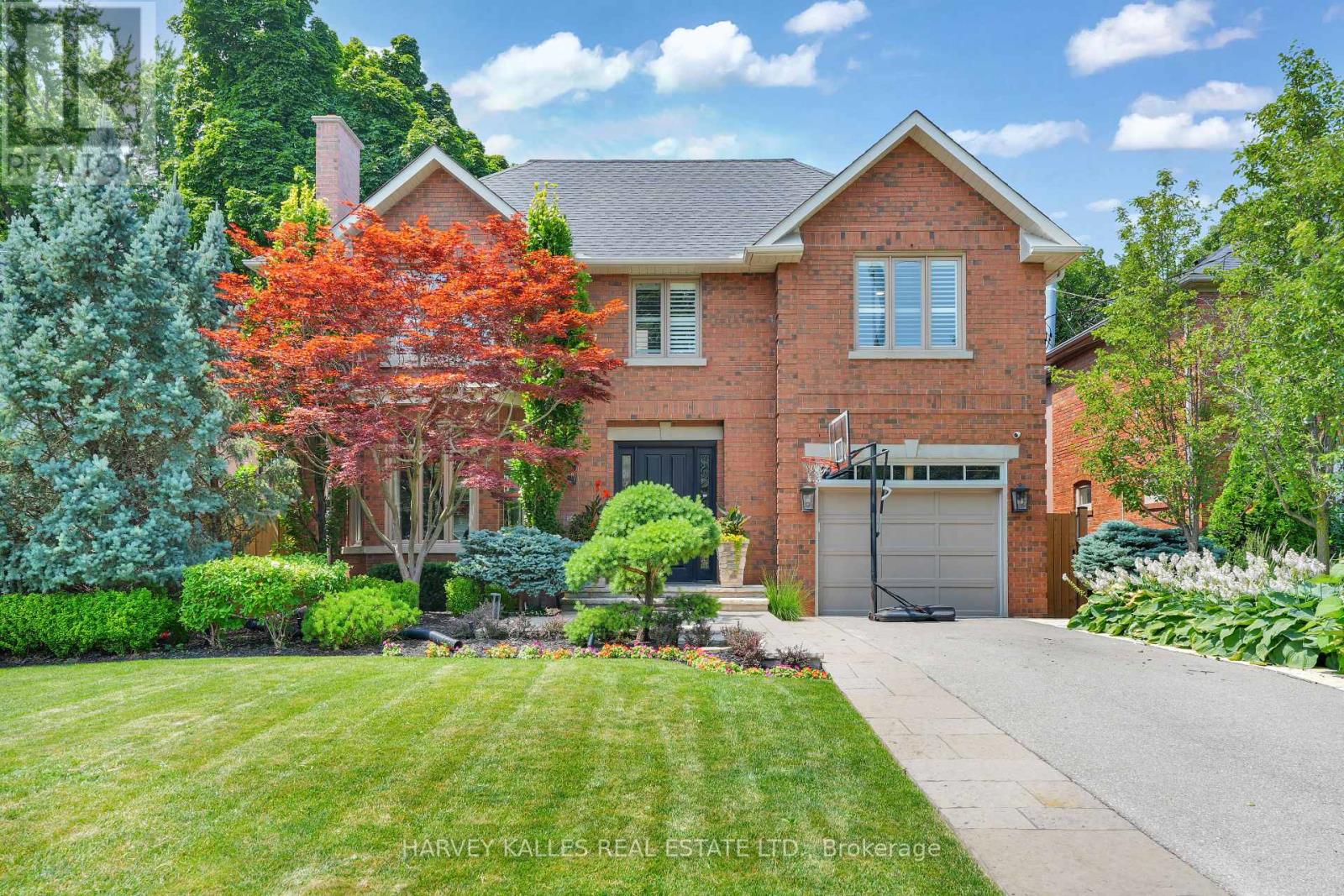 Listing photo of 254 YONGE BOULEVARD
