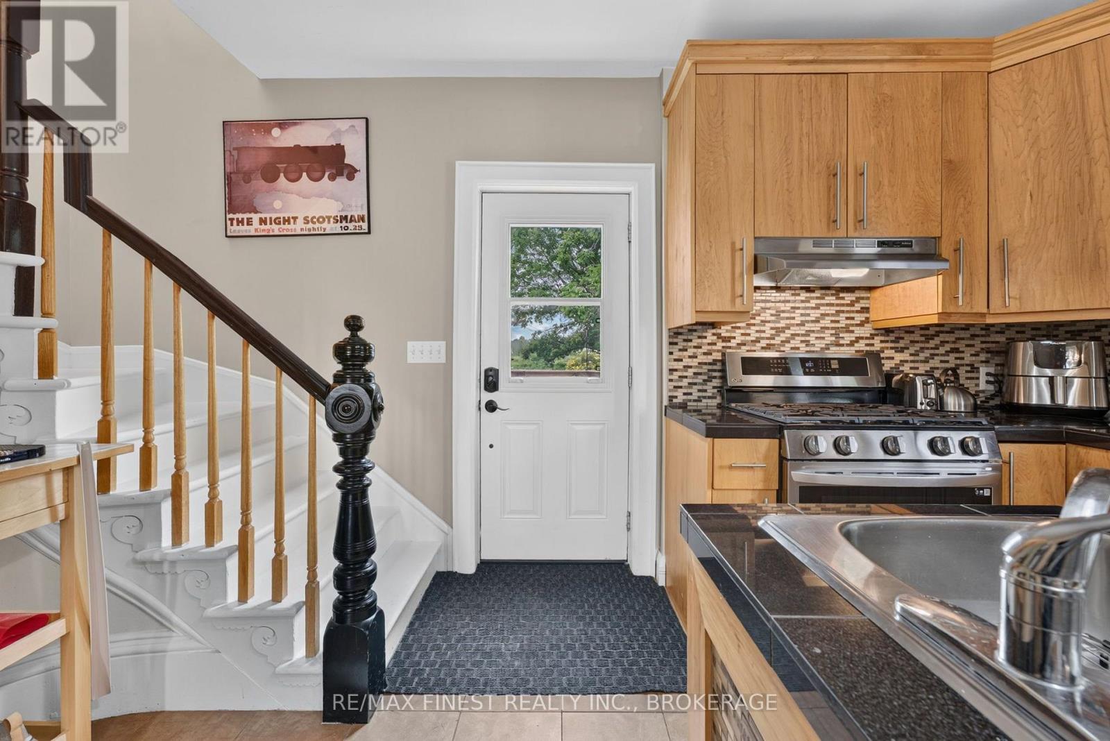 52 MAIN STREET - Image 4