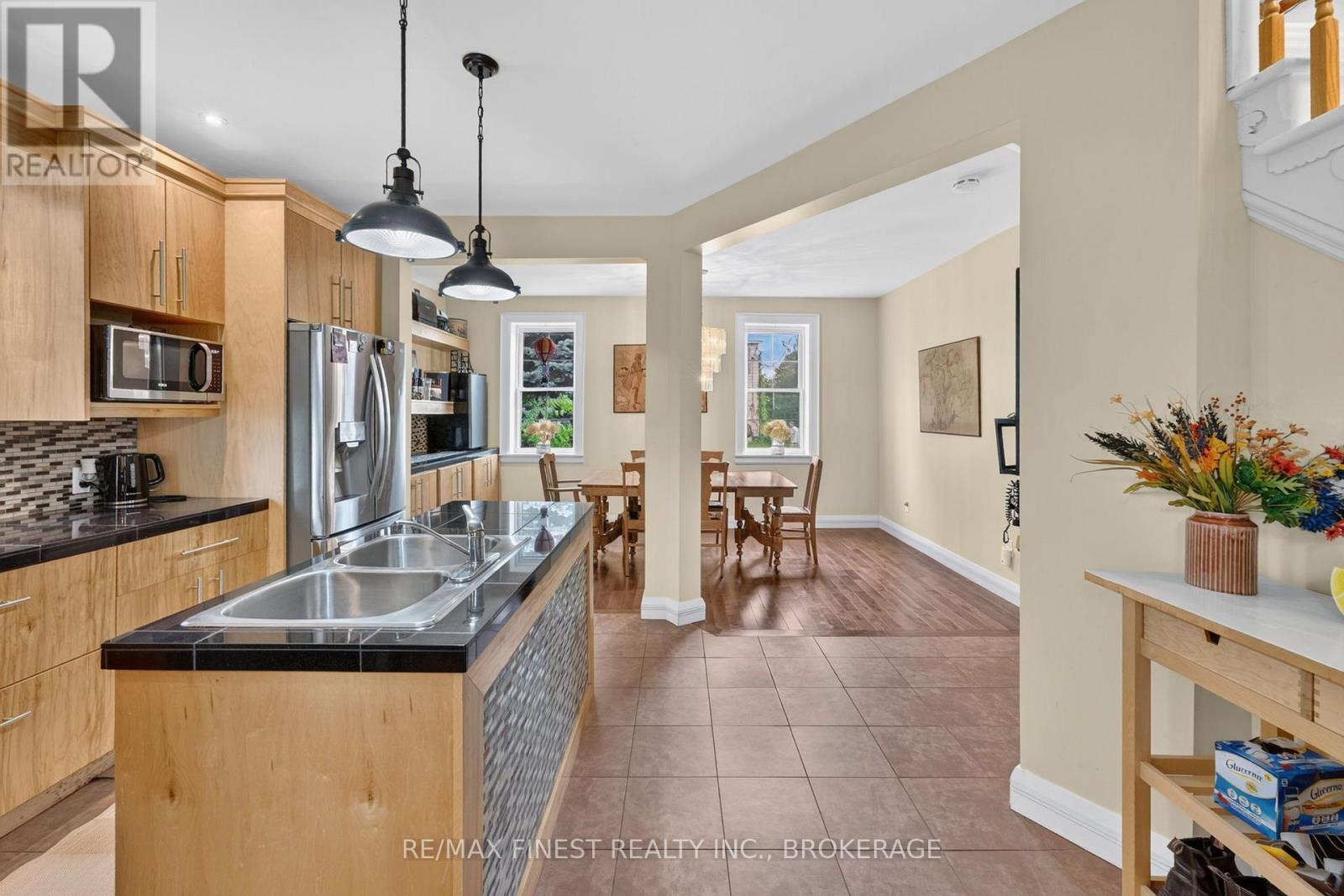 52 MAIN STREET - Image 5