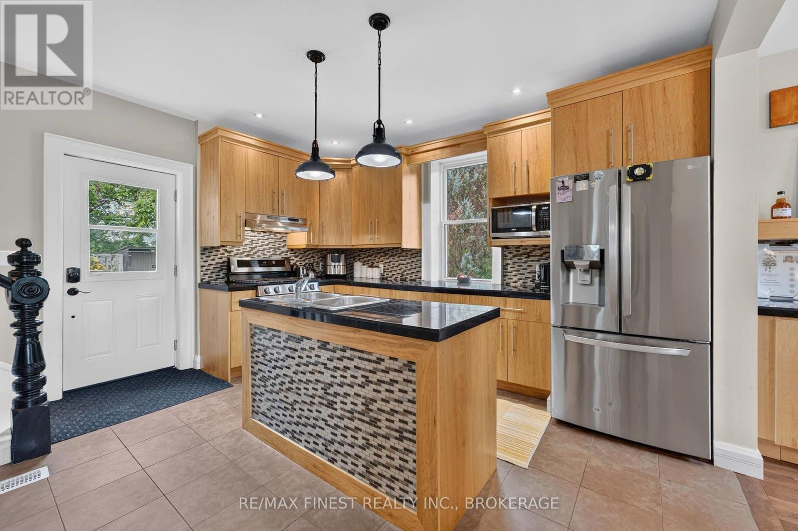 52 MAIN STREET - Image 6