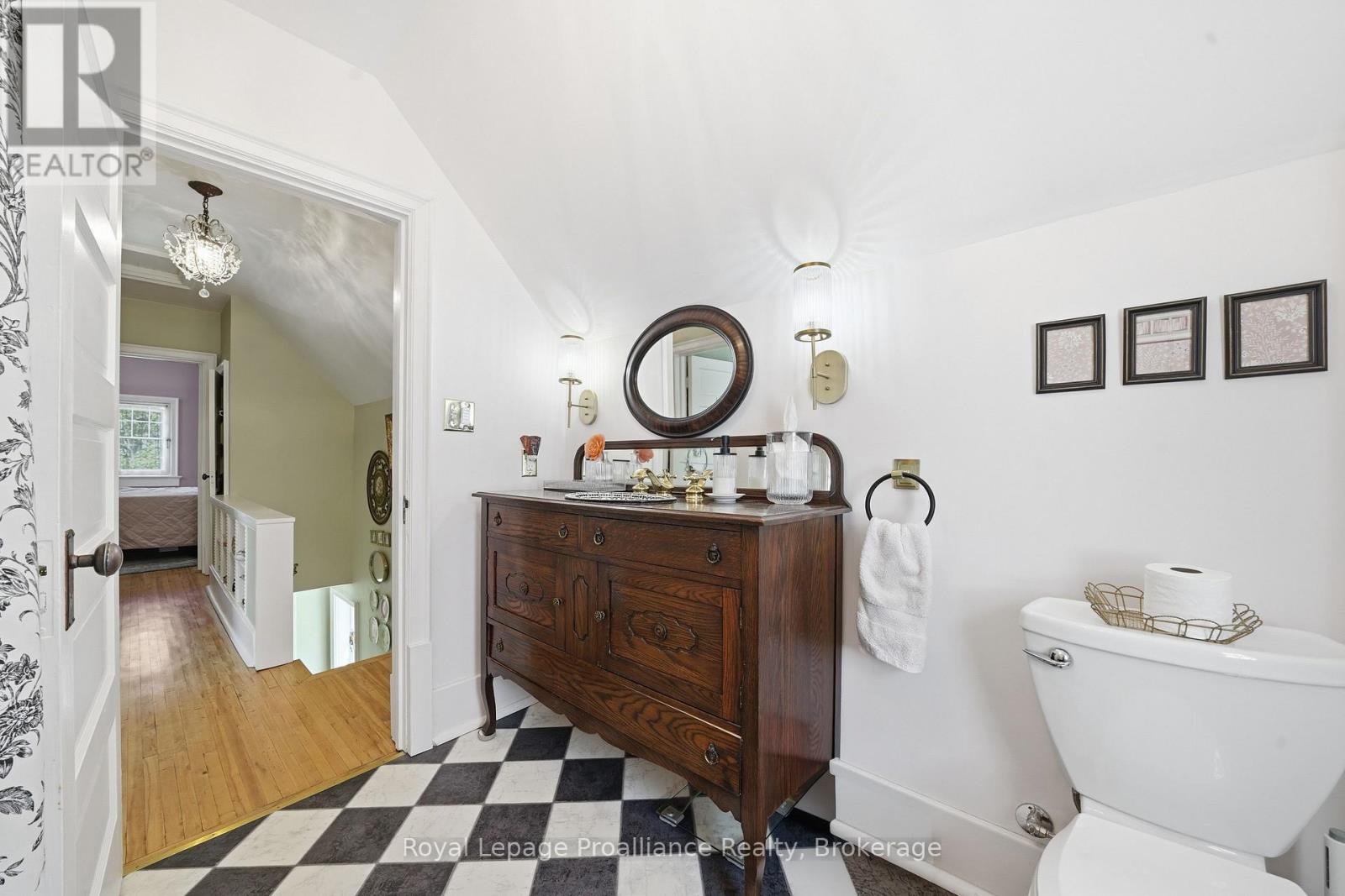 195 MACLELLAN AVENUE - 32