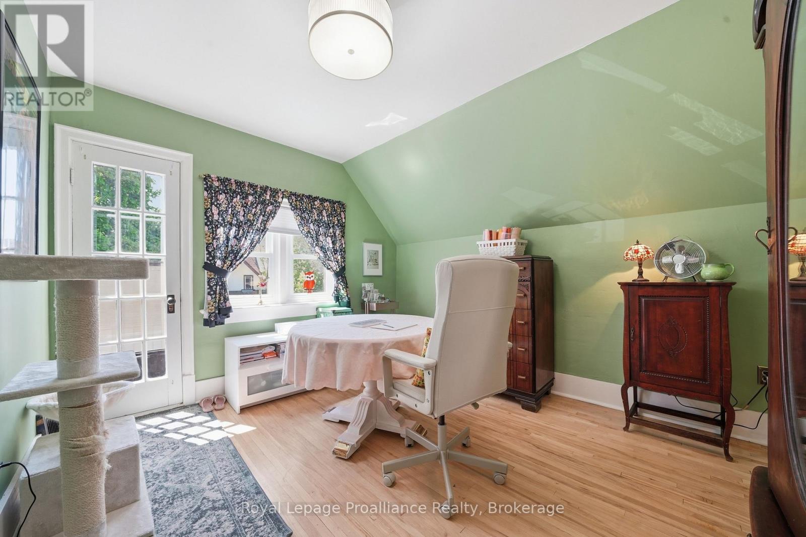 195 MACLELLAN AVENUE - 35