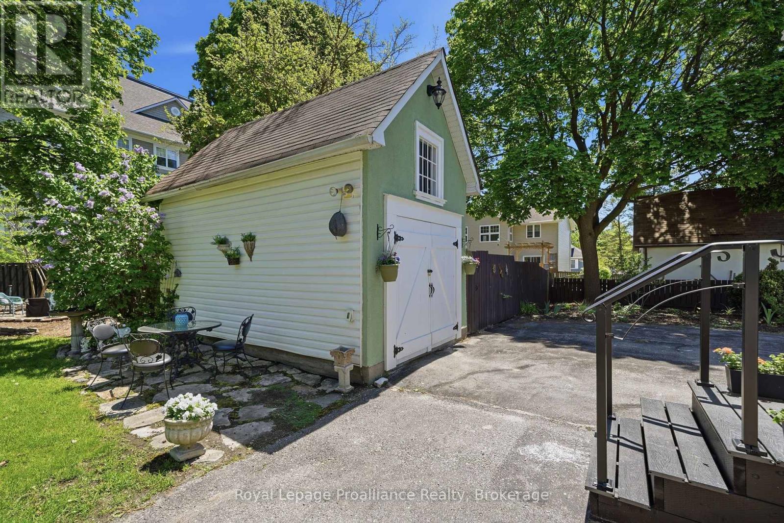195 MACLELLAN AVENUE - 47
