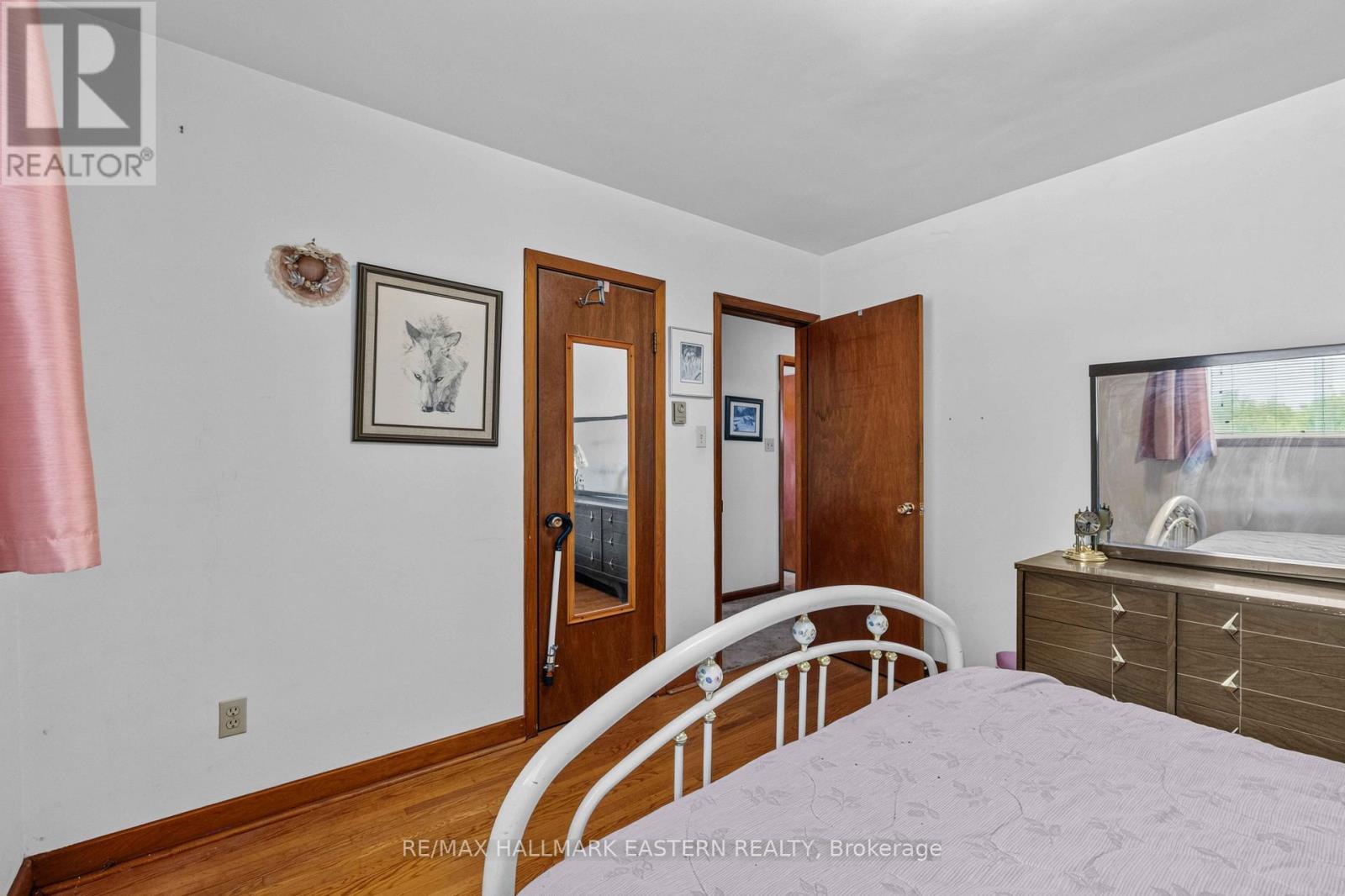 921 ROBINSON ROAD - 12