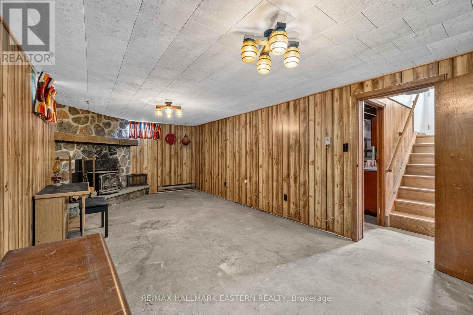 921 ROBINSON ROAD - 16