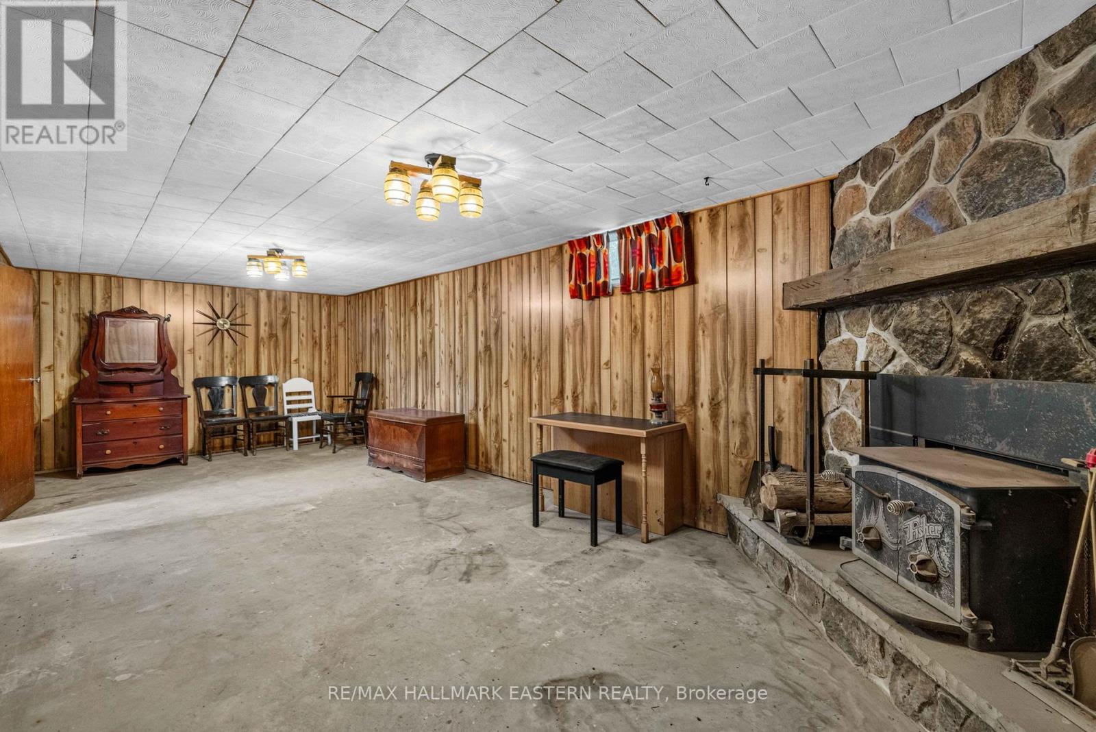 921 ROBINSON ROAD - 18