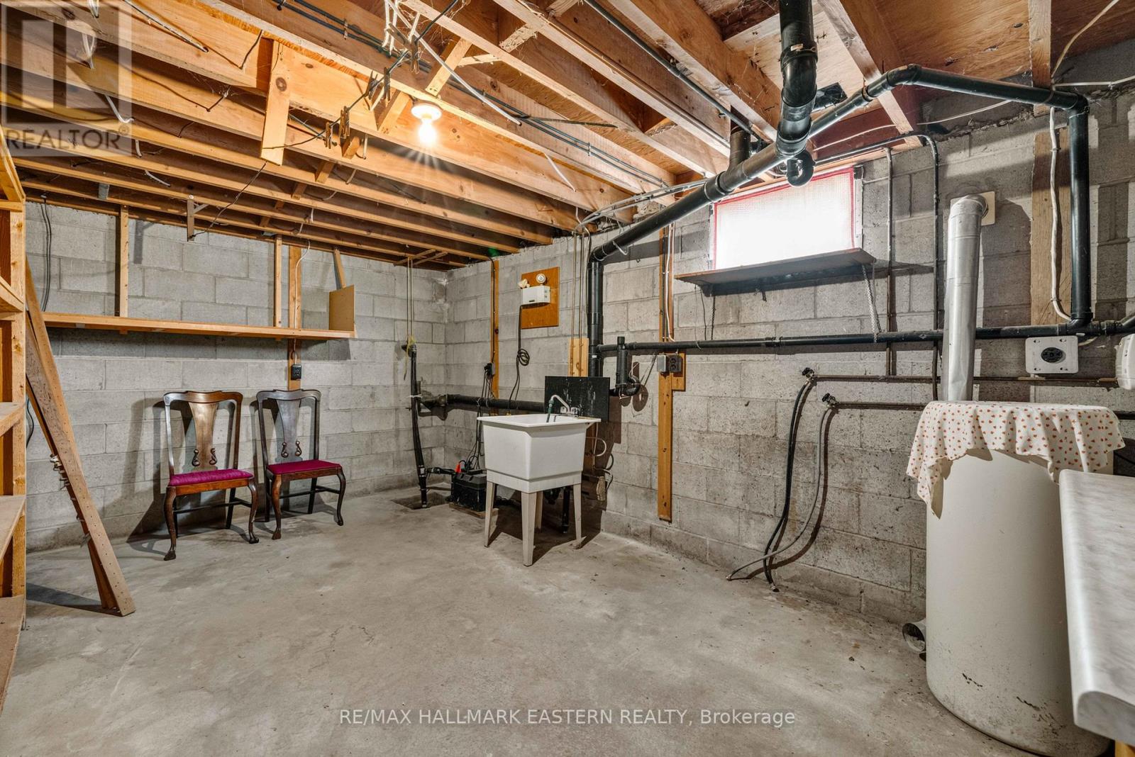 921 ROBINSON ROAD - 20