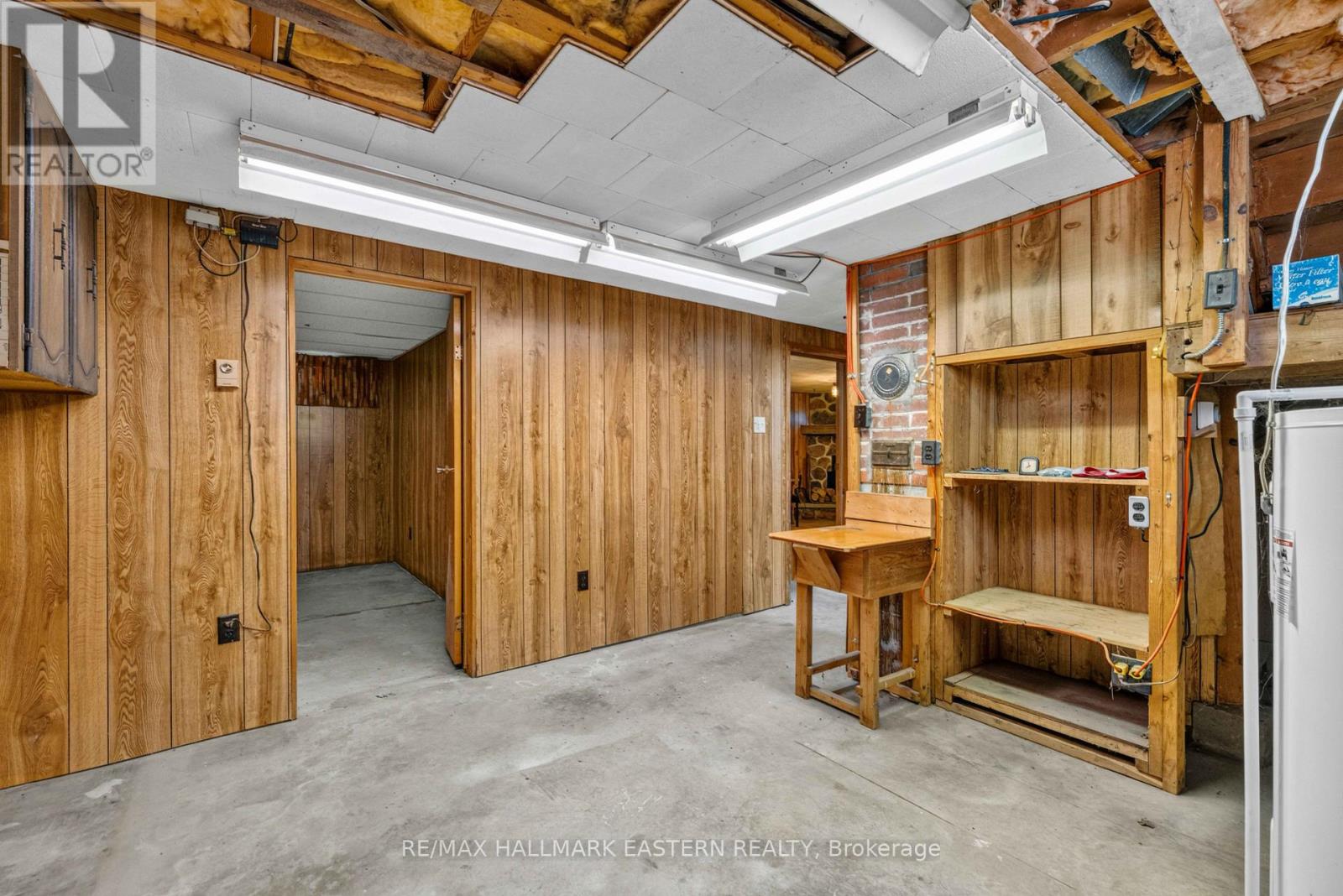 921 ROBINSON ROAD - 22