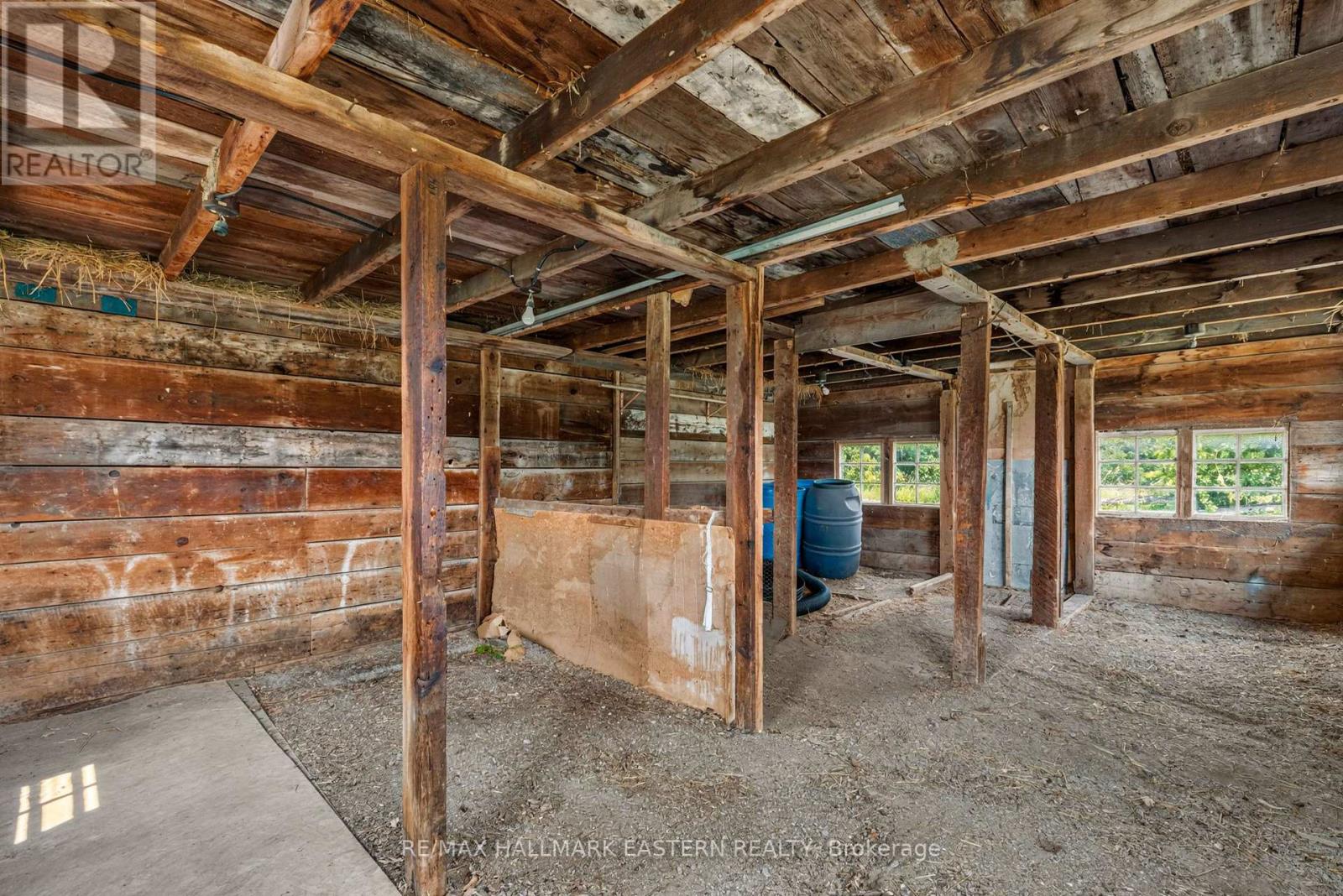 921 ROBINSON ROAD - 32