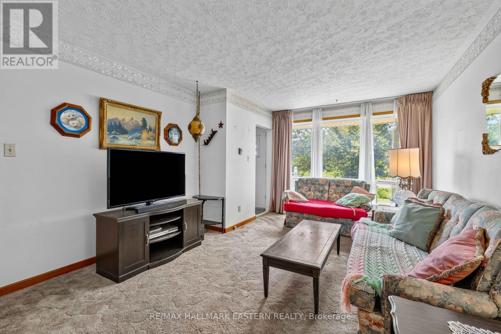 921 ROBINSON ROAD - 4