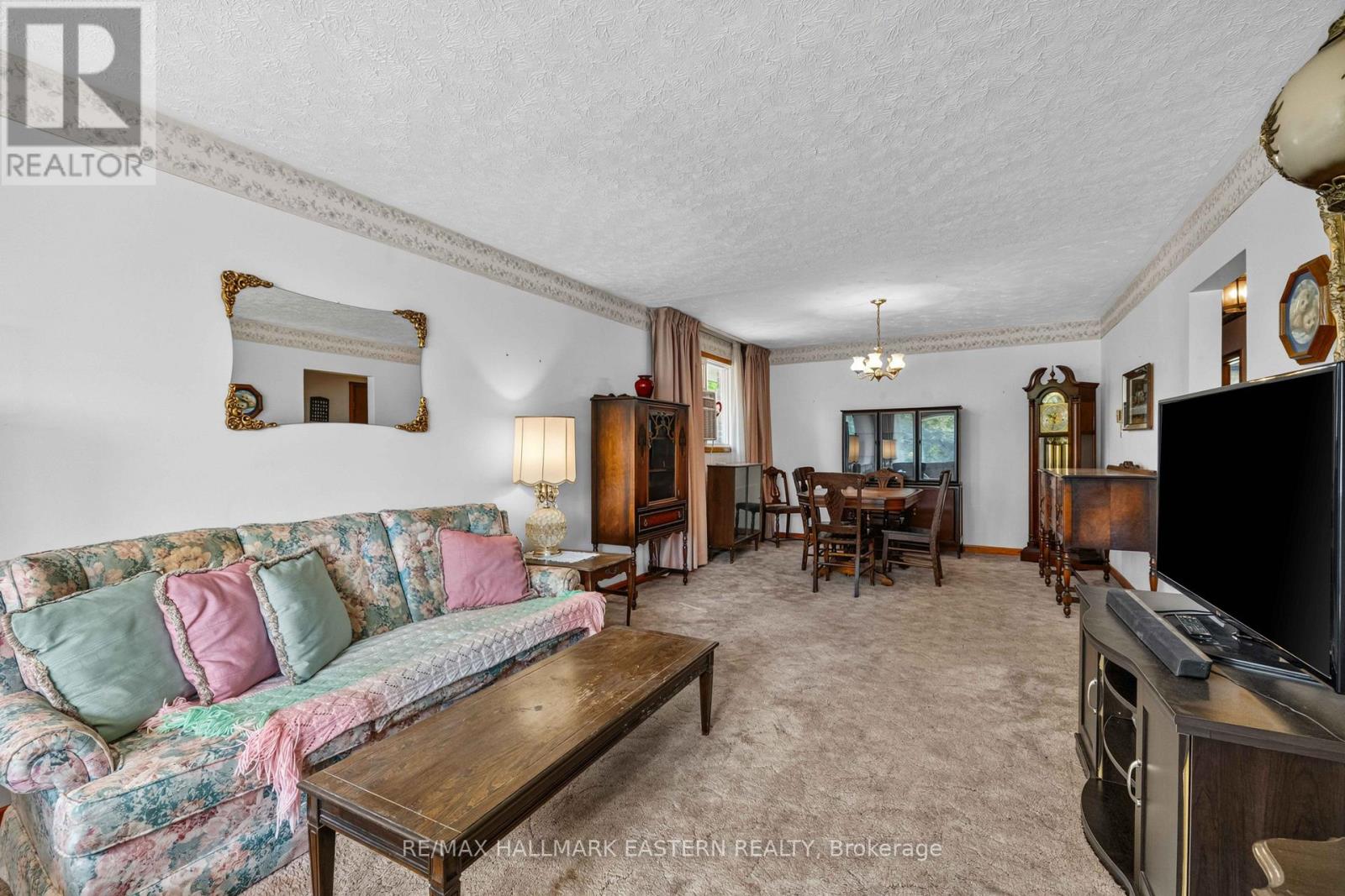 921 ROBINSON ROAD - 5