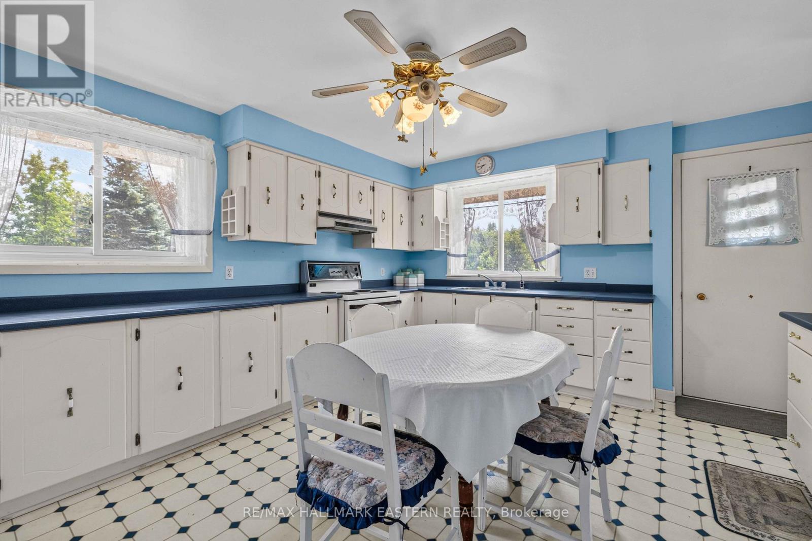 921 ROBINSON ROAD - 7