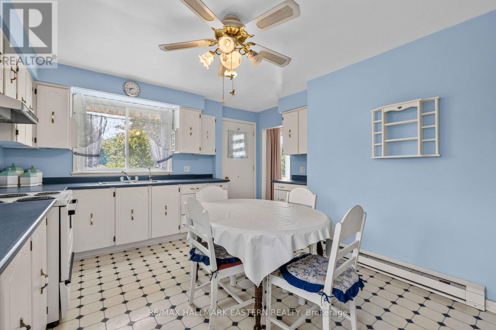 921 ROBINSON ROAD - 8