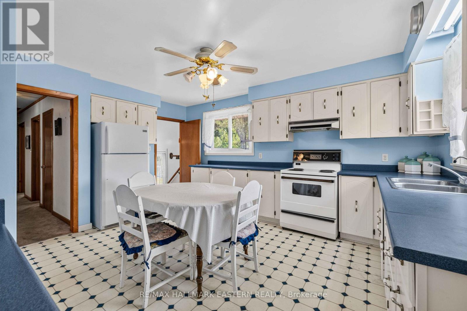 921 ROBINSON ROAD - 9