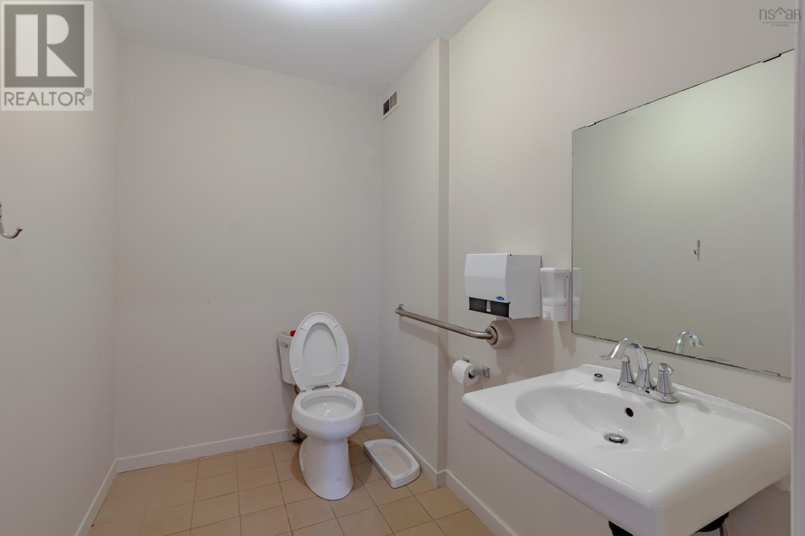 1285 Highway 1 - 44